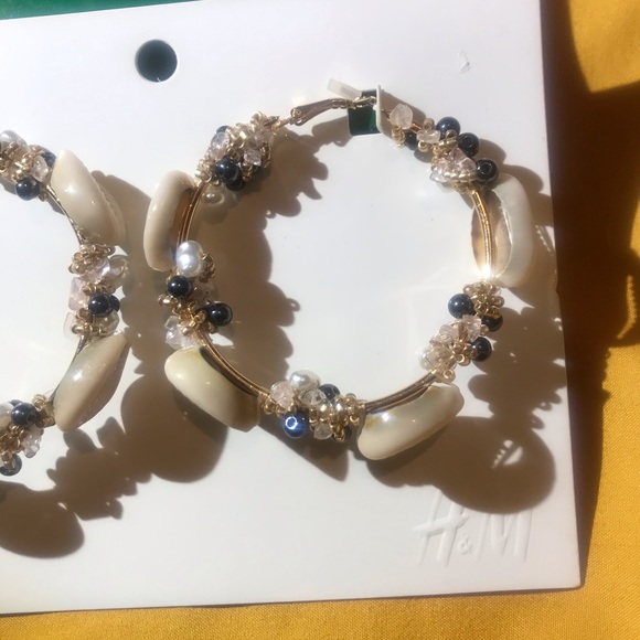 2/18$ H&M gorgeous earrings handmade🌻 - Picture 3 of 16